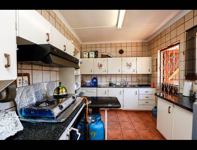 6 BEDROOM HOUSE FOR SALE IN AVOCA